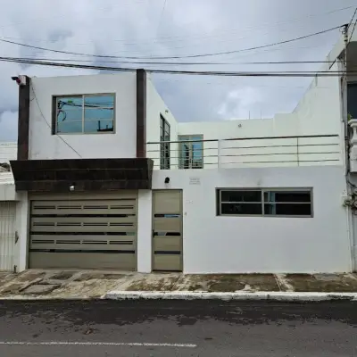 CASA EN FRACCIONAMIENTO VIRGINIA CON RECAMARA EN PLANTA BAJA