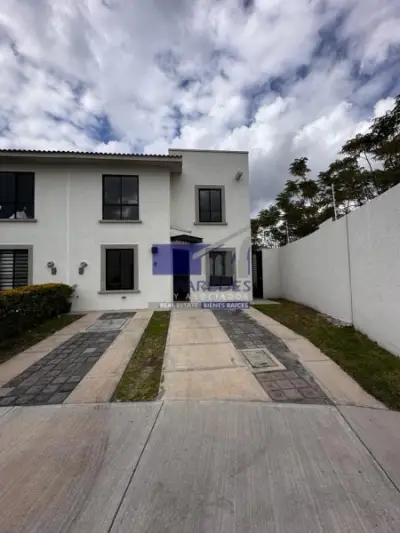 Casa en venta en El Marqués - foto 2