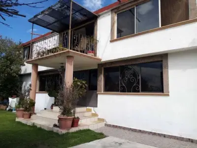 SE VENDE CASA CON EXCELENTES ESPACIOS 