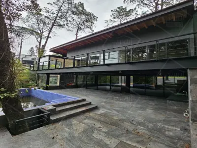 HERMOSA CASA NUEVA EN VALLE DE BRAVO