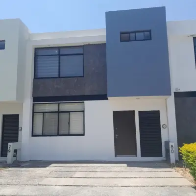 Se VENDE  BONITA, CASA SEMINUEVA Y FUNCIONAL  EN COTO 