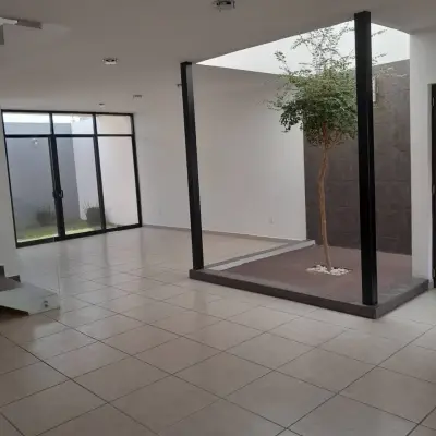Casa en venta en Tlajomulco de Zúñiga - foto 2