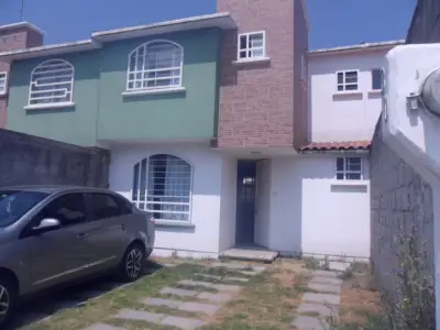 Casa en privada con portón eléctrico, jardines, escuelas