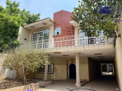 C155 casa en venta 5 recamaras col varillero Apatzingán mic