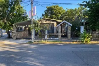 VENTA DE CASA PARA NEGOCIO EN GARCIA GINERES EN ESQUINA 