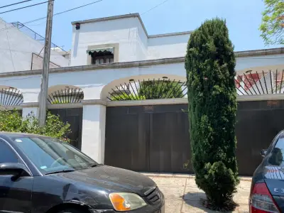 VENTA DE CASA  UBICADA EN UNA LAS MEJORES COLONIAS DE LA CD 