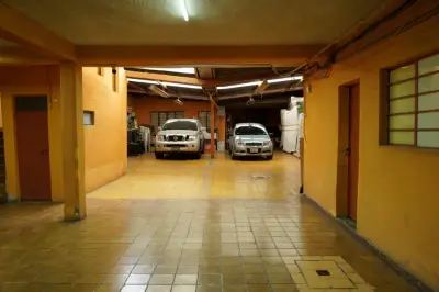 EDIFICIO CON DEPARTAMENTOS, OFICINAS Y LOCALES