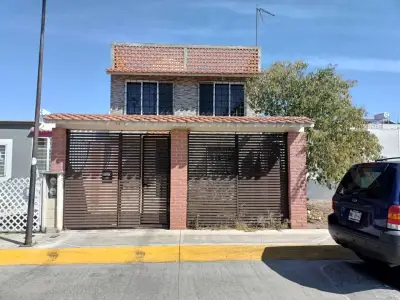 Hermosa casa davivir