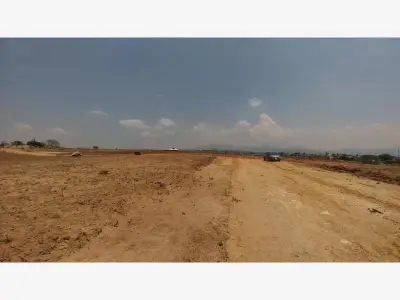 Terreno extenso con uso de suelo mixto, para inversionistas.