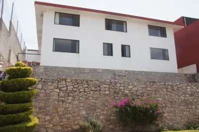 VENDO CASA AMPLIA CON UNA INCREIBLE VISTA