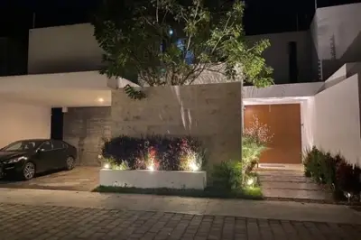 VENTA DE BONITA CASA EN TEMOZON NORTE ACABADOS DE LUJO