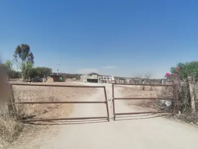 VENTA DE TERRENO DE 400M2 SOBRE CARRETERA DE PAVIMENTO