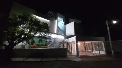 Casa en fraccionamiento, 4 recámaras, alberca, jardín