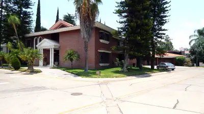 Residencia en Club de Golf Santa Anita, Tlajomulco. 1358 Mts