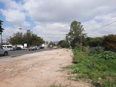 Se vende gran terreno en avenida