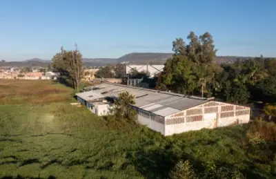 TERRENO CON NAVE INDUSTRIAL