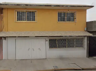 Casa dos niveles 240 m2 construidos