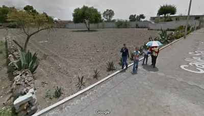 CASA Y TERRENO EN ZONA CENTRO CON SERVICIOS, LIBRE DE GRAVAM