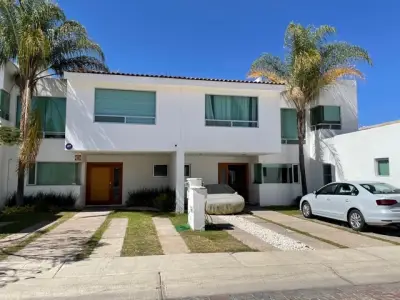 Excelente casa en venta en cumbres del lago