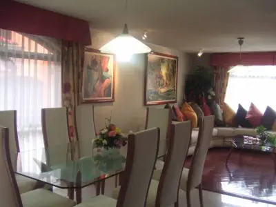 LINDA CASA EN VENTA CERCA A LA COMER OLIVAR DE LOS PADRES
