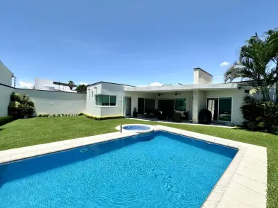 HERMOSA CASA EN 1 NIVEL CON VIGILANCIA LAS 24 HRS