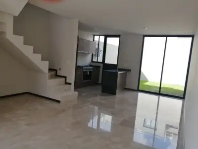 Casa en venta en Tlajomulco de Zúñiga - foto 2