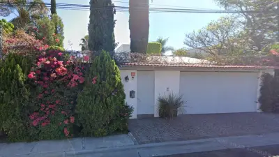 HERMOSA CASA EN VENTA DE REMATE EN JURIQUILLA QUERETARO