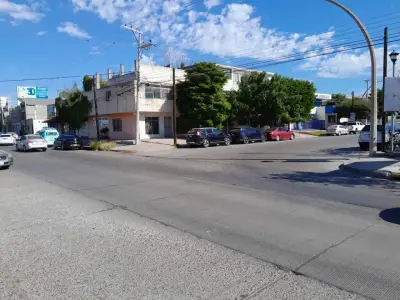 TERRENO, POR BULEVAR ROSALES. CON EDIFICIO EN ESQUINA MOCHIS