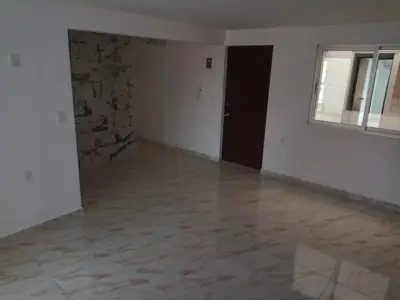 Casa en venta en Nezahualcóyotl - foto 2