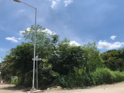 Merida Chicxulub playa -Terreno en esquina Privada Praderas