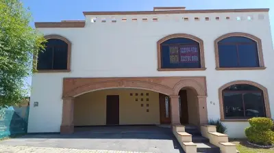 Amplia Casa 4 Recam 4.5 Baños Jacuzzi Roof Gardn Ofna