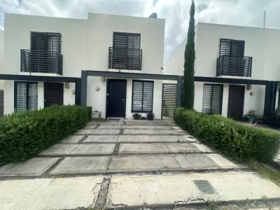 SE VENDE CASA EN ADAMAR!! Coto con Casa Club y Amenidades!