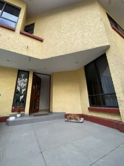 VENTA DE CASA CON EXCELENTE MANTENIMIENTO Y UBICACIÓN