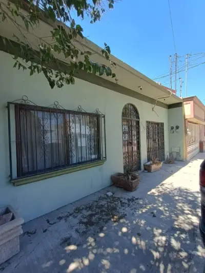 Casa en Venta a 1 cuadra del Blv V Carranza