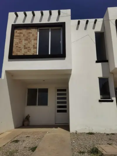 CASA EN VENTA CERCA DE TELESECUNDARIA