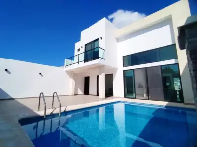 RESIDENCIA 3 RECÁMARAS / PISCINA