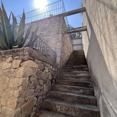 Casa espaciosa iluminada en calle privada con seguridad 24/7