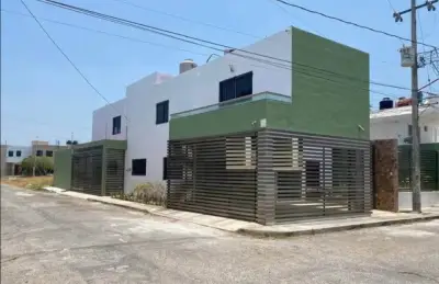 Residencia 4 Recamaras en Esquina con Piscina