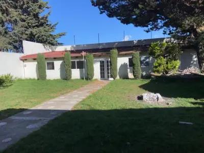 Casa con amplio jardin, salón de fiestas, palapa con asador