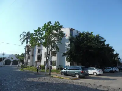 VENTA DE HERMOSO Y REMODELADO DEPARTAMENTO EN VALLARTA 500