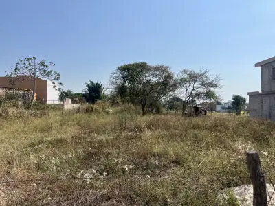 TERRENO CON ACCESO CERCA DE LA CARRETERA