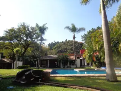 JIUTEPEC JOSÉ G PARRES CONDOMINIO COMPLETO CON 4 CASAS 