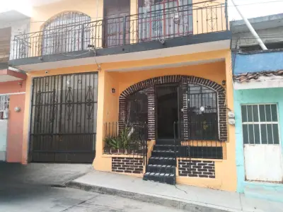 EN VENTA EXCELENTE CASA, EN COATEPEC, VER