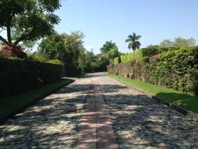 EXCLUSIVO TERRENO EN FRACCIONAMIENTO LOS APANTLES – PRECIO