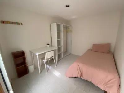 Rento bonita recámara amueblada