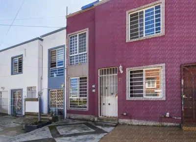 Casa Dúplex en venta Fracc. Las Fuentes cerca de Arco Sur