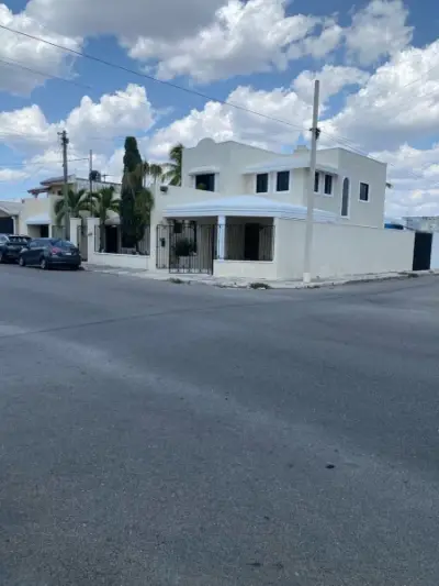 Venta de casa en Francisco de Montejo. 