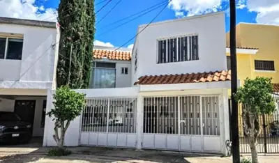 Casa en venta en león, Guanajuato.  En privada