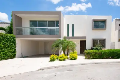VENTA DE CASA EN PRIVADA EN CHUBURNA DE HIDALGO ERIDA YUC.