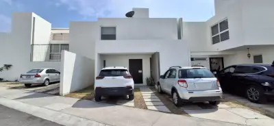 VENTA DE CASA CON TERRENO EXCENDENTE EN MISIÓN SAN JOAQUÍN